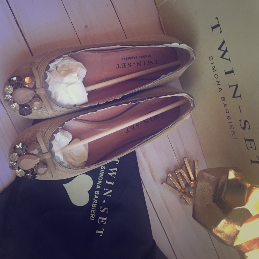 Lovely new and chic flat shoes with beads